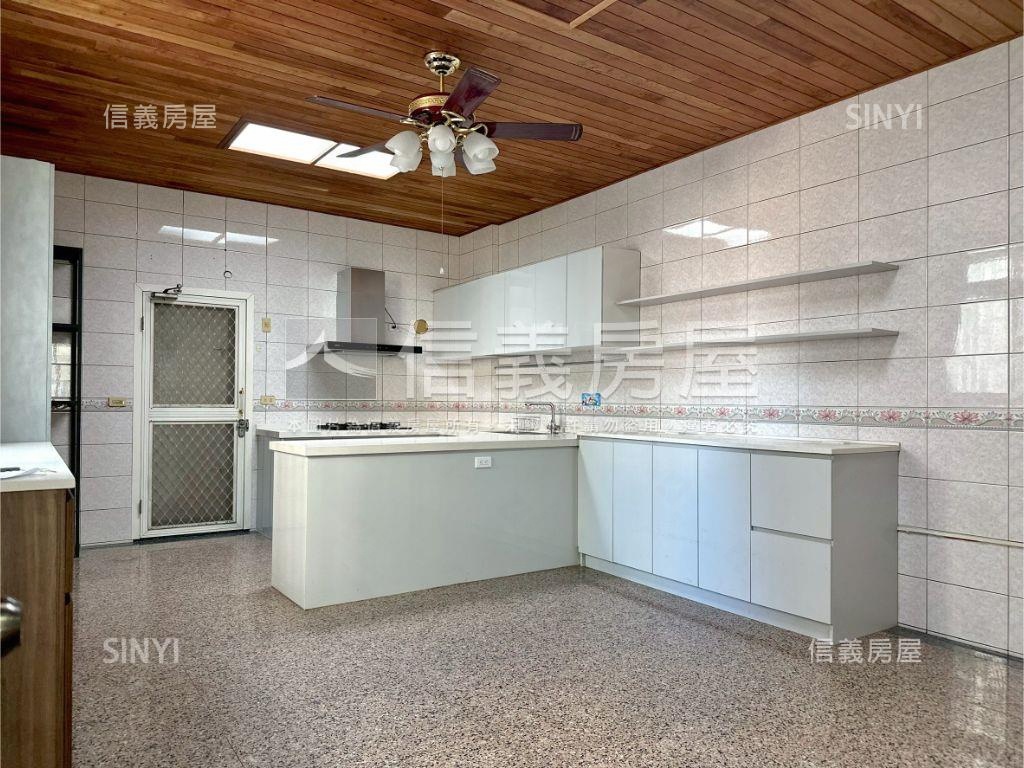 安昌街經典角窗店面住家房屋室內格局與周邊環境