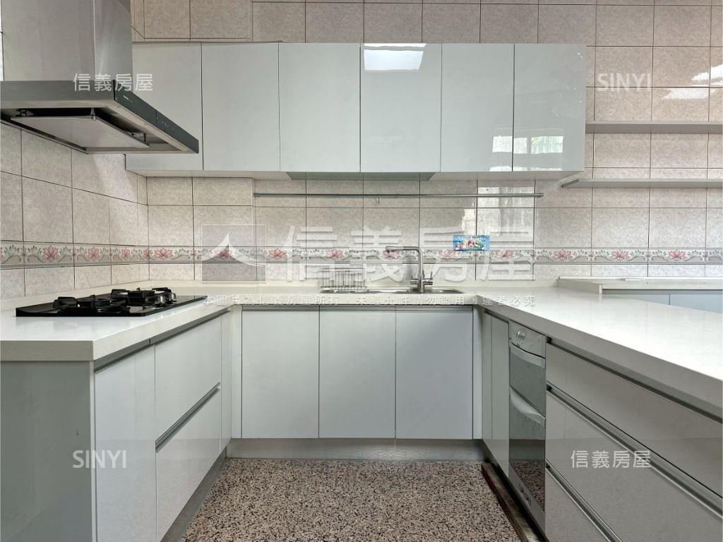 安昌街經典角窗店面住家房屋室內格局與周邊環境