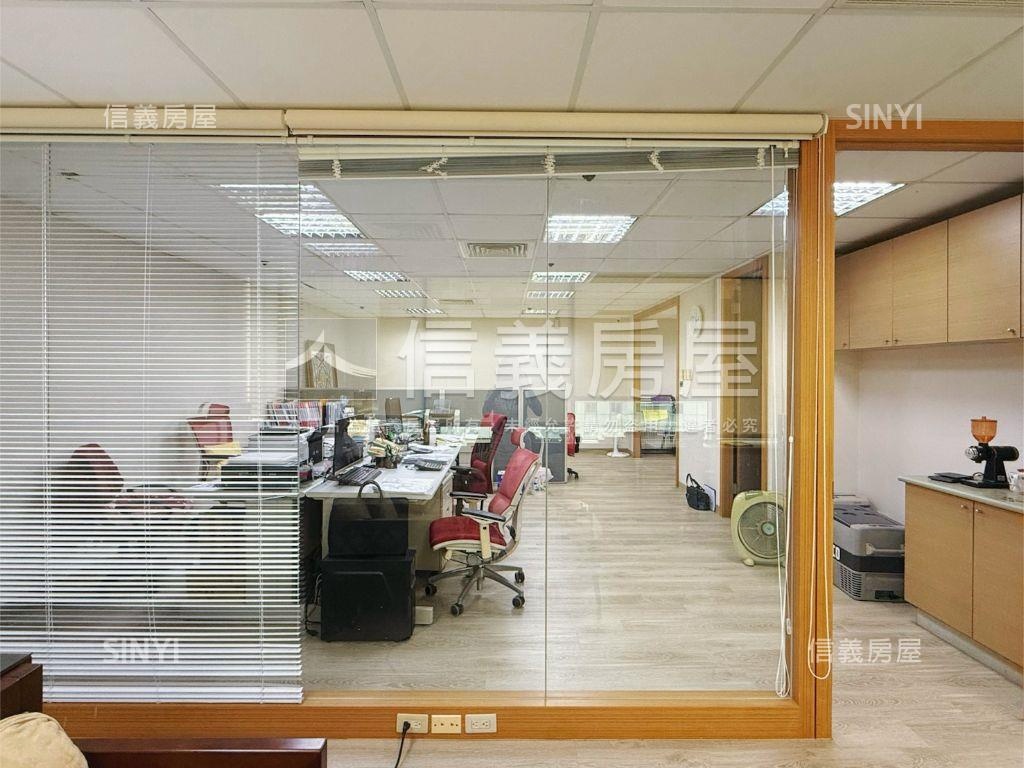 經貿王朝１３樓。商辦首選房屋室內格局與周邊環境