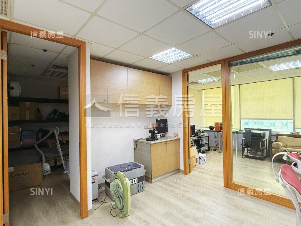 經貿王朝１３樓。商辦首選房屋室內格局與周邊環境