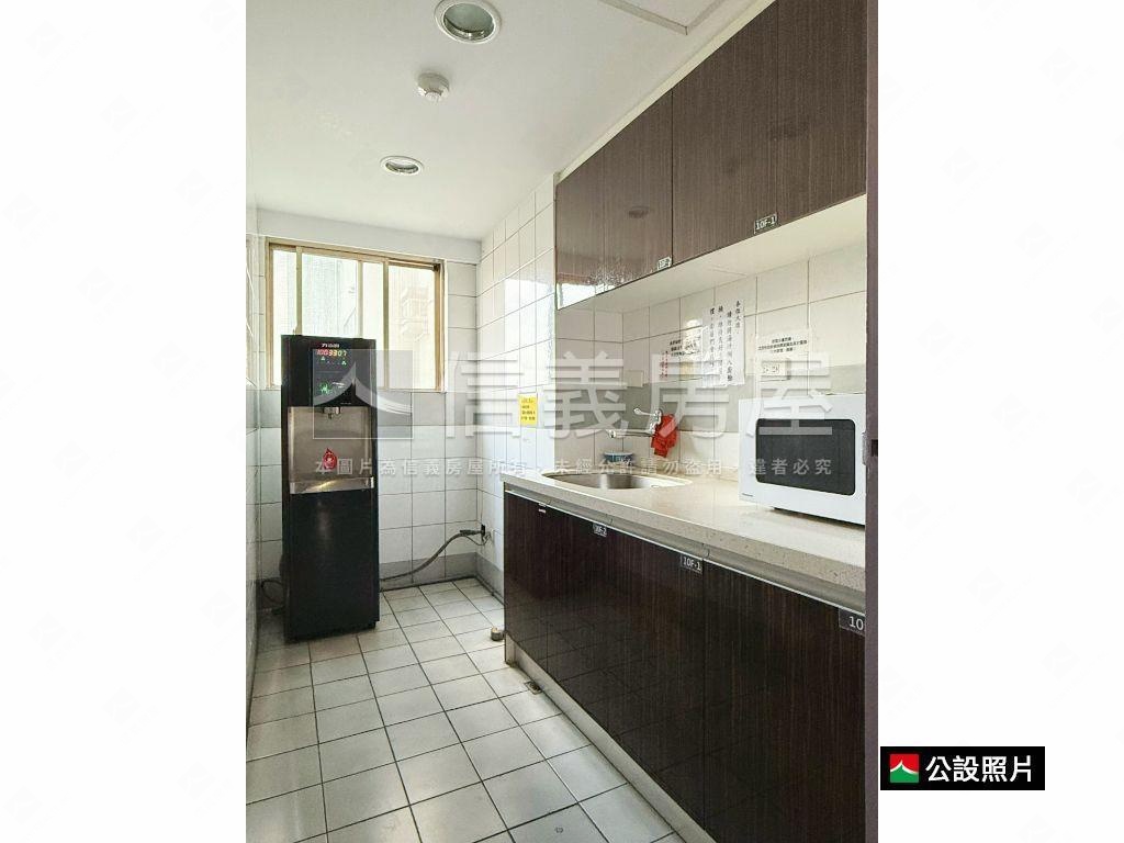 經貿王朝１３樓。商辦首選房屋室內格局與周邊環境