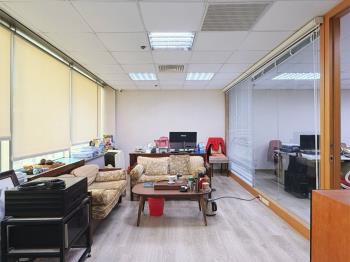 經貿王朝１３樓。商辦首選