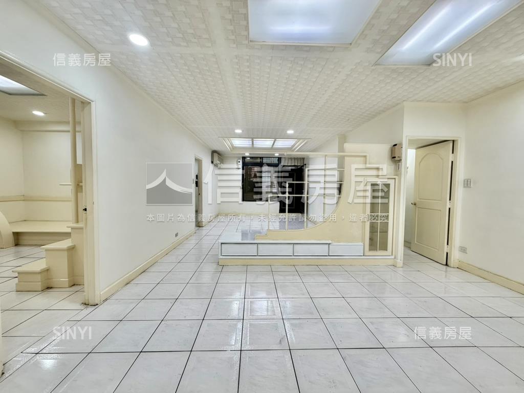 新板特區邊間方正二樓房屋室內格局與周邊環境
