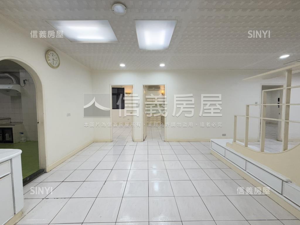 新板特區邊間方正二樓房屋室內格局與周邊環境