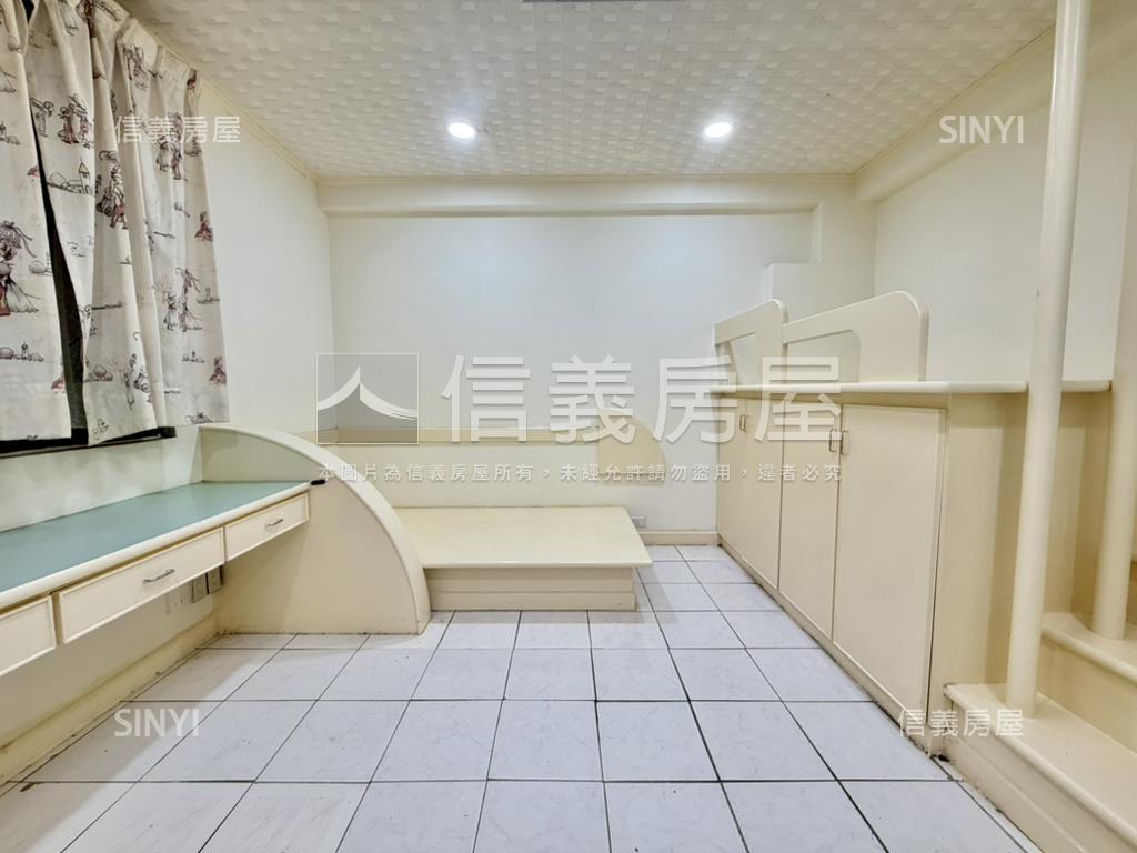 新板特區邊間方正二樓房屋室內格局與周邊環境
