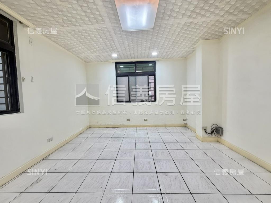 新板特區邊間方正二樓房屋室內格局與周邊環境