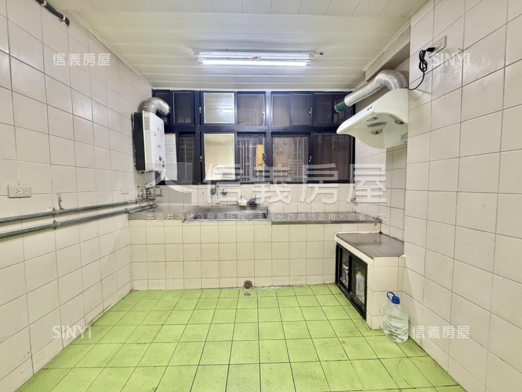 新板特區邊間方正二樓房屋室內格局與周邊環境