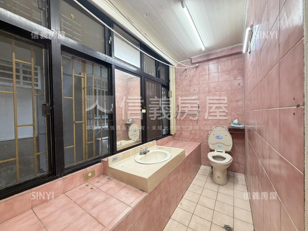 新板特區邊間方正二樓房屋室內格局與周邊環境