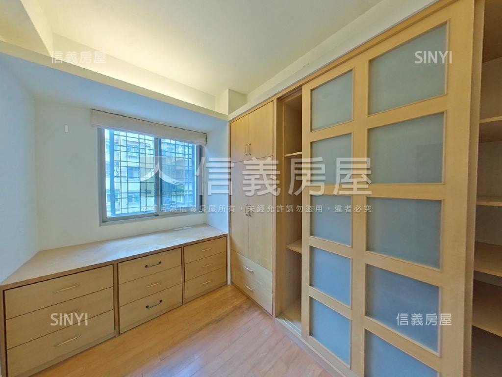 大坪林邊間兩房衛浴開窗房屋室內格局與周邊環境