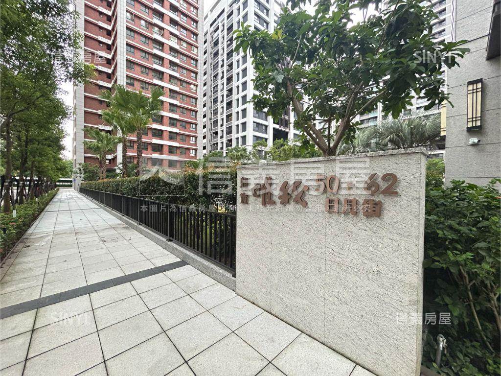 央北唯我稀有露臺２房車位房屋室內格局與周邊環境