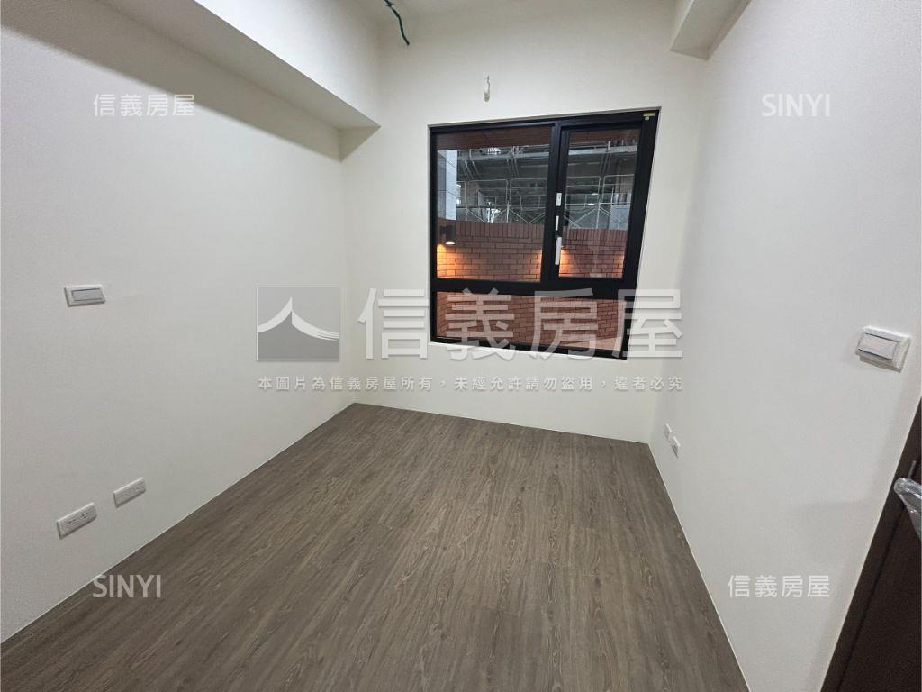 央北唯我稀有露臺２房車位房屋室內格局與周邊環境