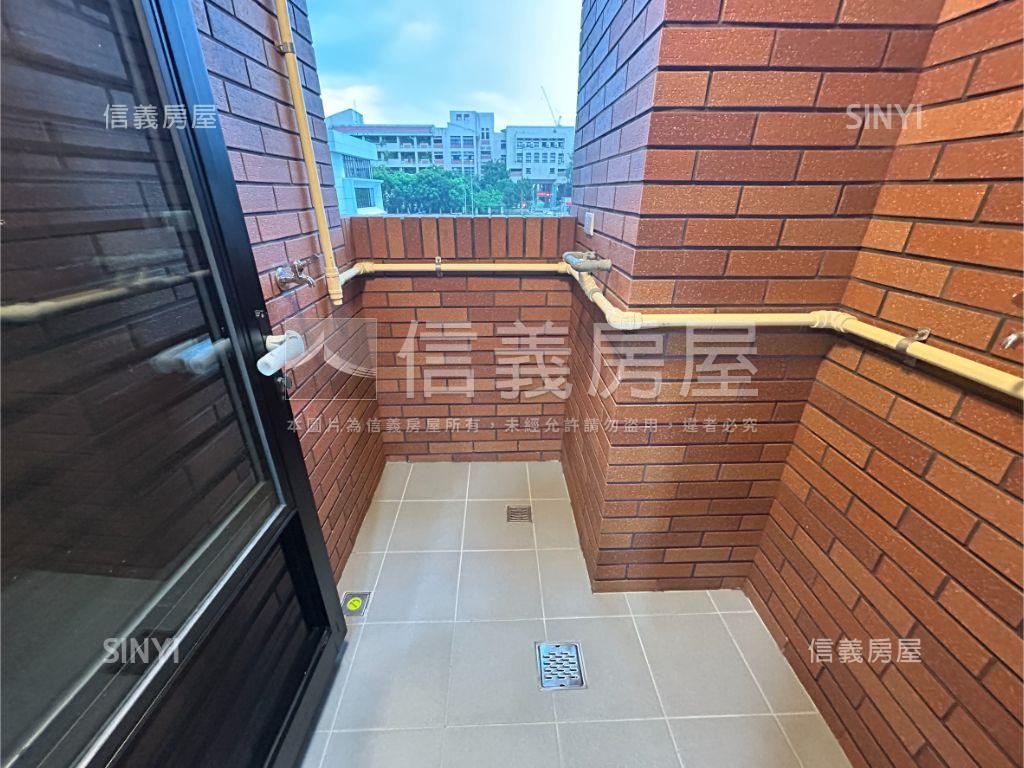 央北唯我稀有露臺２房車位房屋室內格局與周邊環境