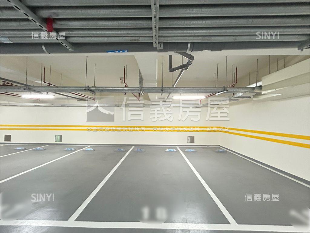 央北唯我稀有露臺２房車位房屋室內格局與周邊環境