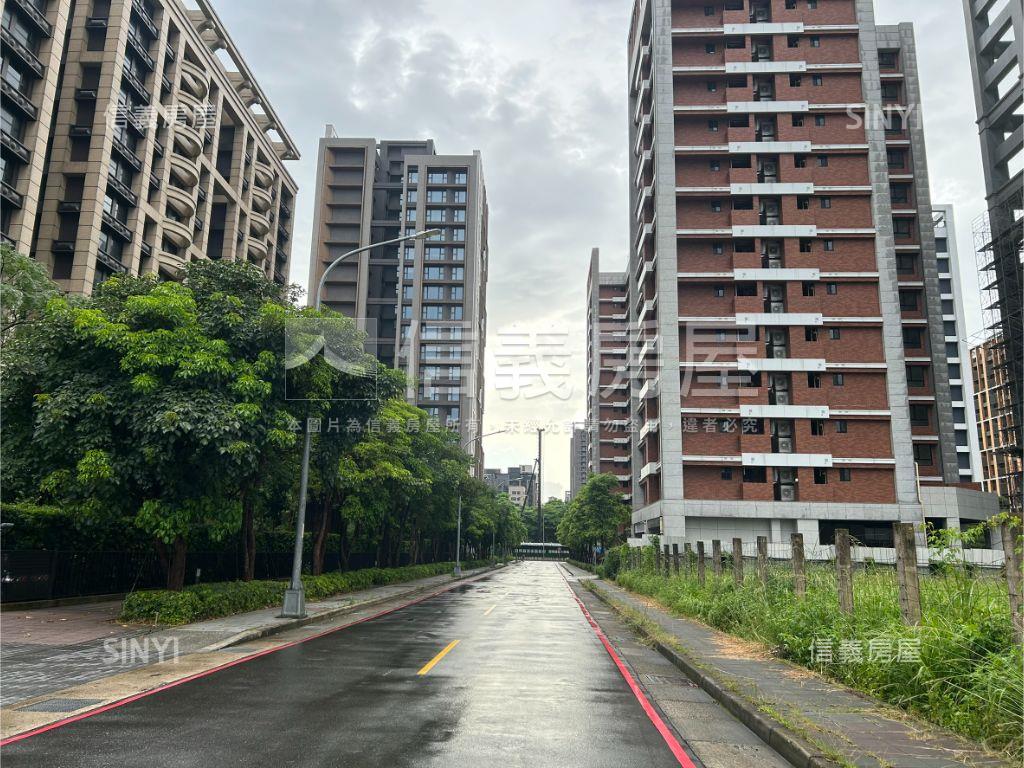 央北唯我稀有露臺２房車位房屋室內格局與周邊環境