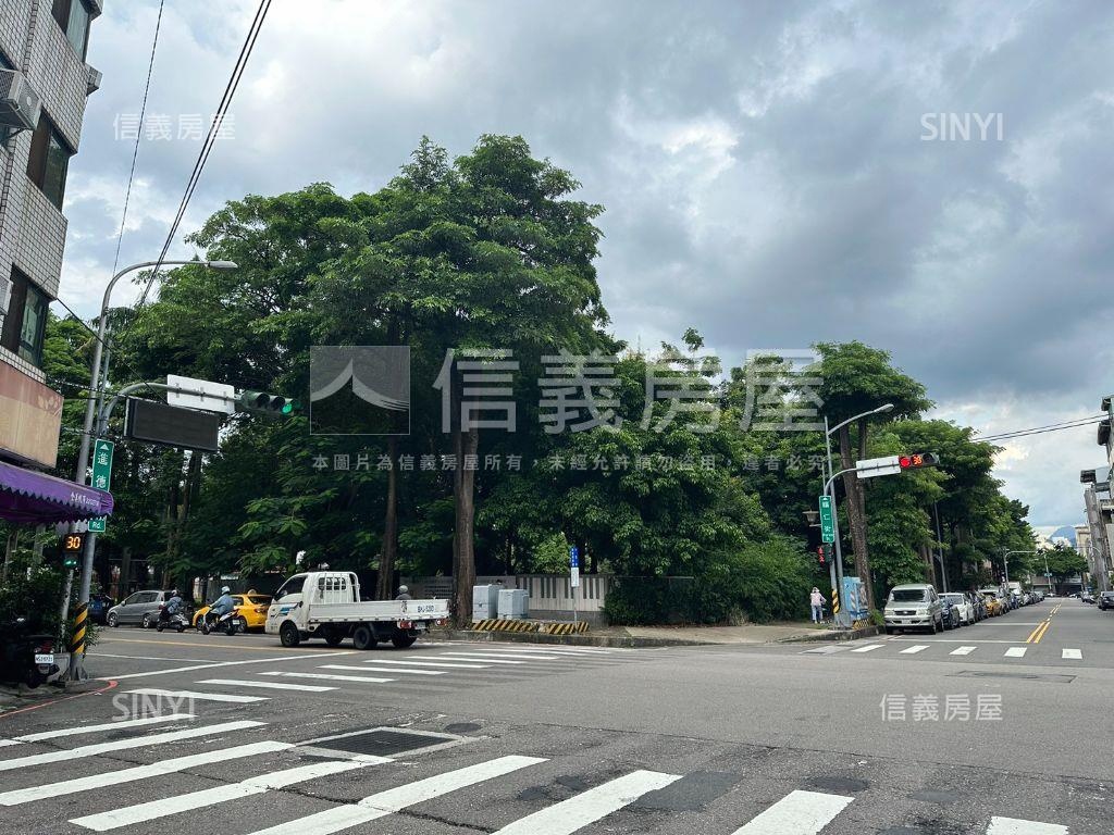 東區秀泰電梯三房重新裝潢房屋室內格局與周邊環境