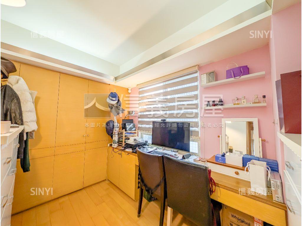 美麗華電梯三房附平面車位房屋室內格局與周邊環境