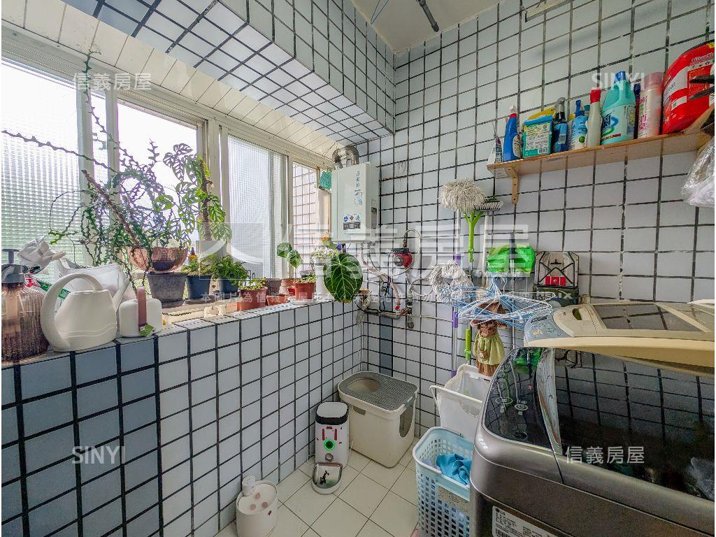 美麗華電梯三房附平面車位房屋室內格局與周邊環境