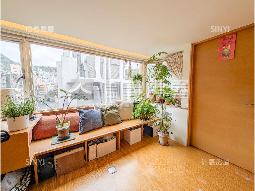 美麗華電梯三房附平面車位房屋室內格局與周邊環境