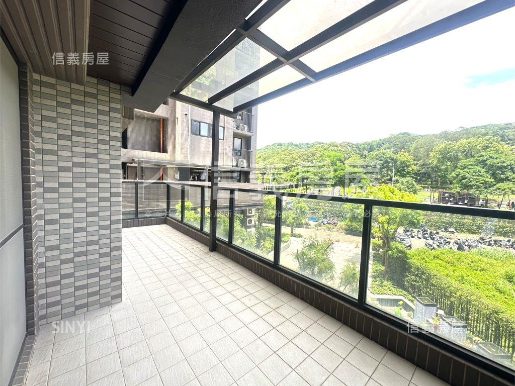 公園景觀稀有戶雙車位房屋室內格局與周邊環境