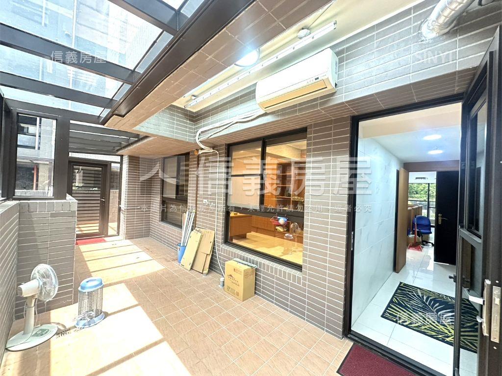 公園景觀稀有戶雙車位房屋室內格局與周邊環境