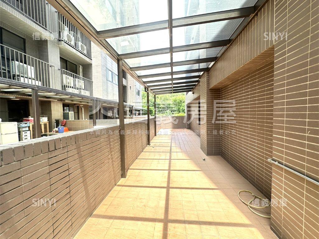 公園景觀稀有戶雙車位房屋室內格局與周邊環境