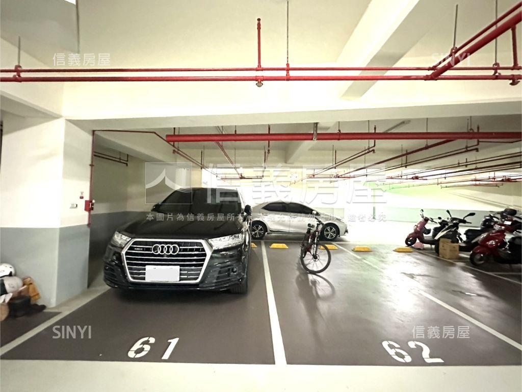 公園景觀稀有戶雙車位房屋室內格局與周邊環境