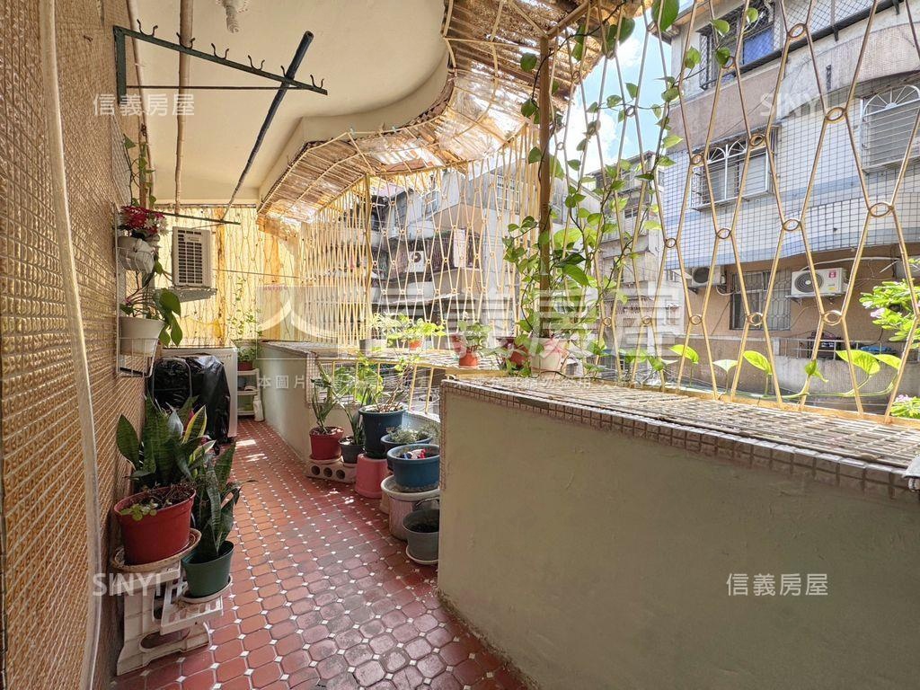 捷運低總價邊間明亮三樓房屋室內格局與周邊環境