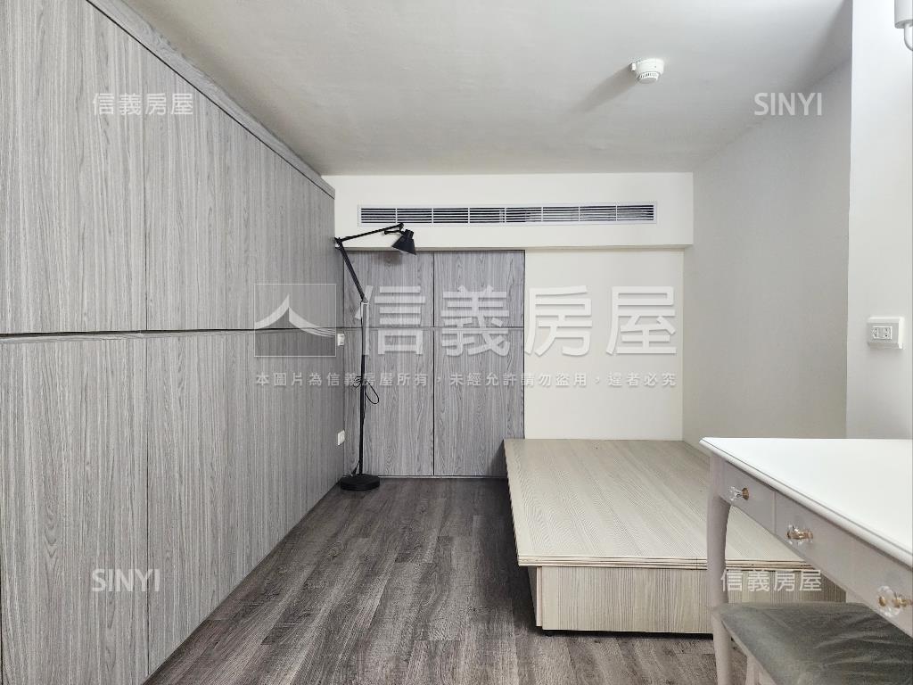 小西華精品挑高住店房屋室內格局與周邊環境