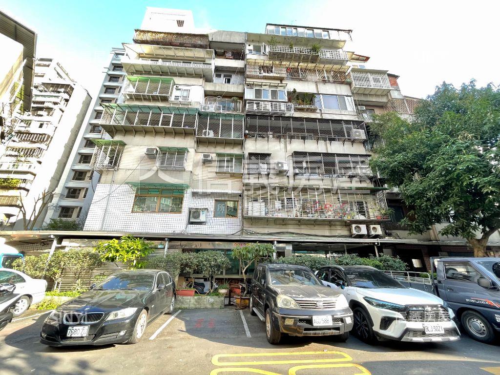 近遠企靜巷電梯管理美３房房屋室內格局與周邊環境