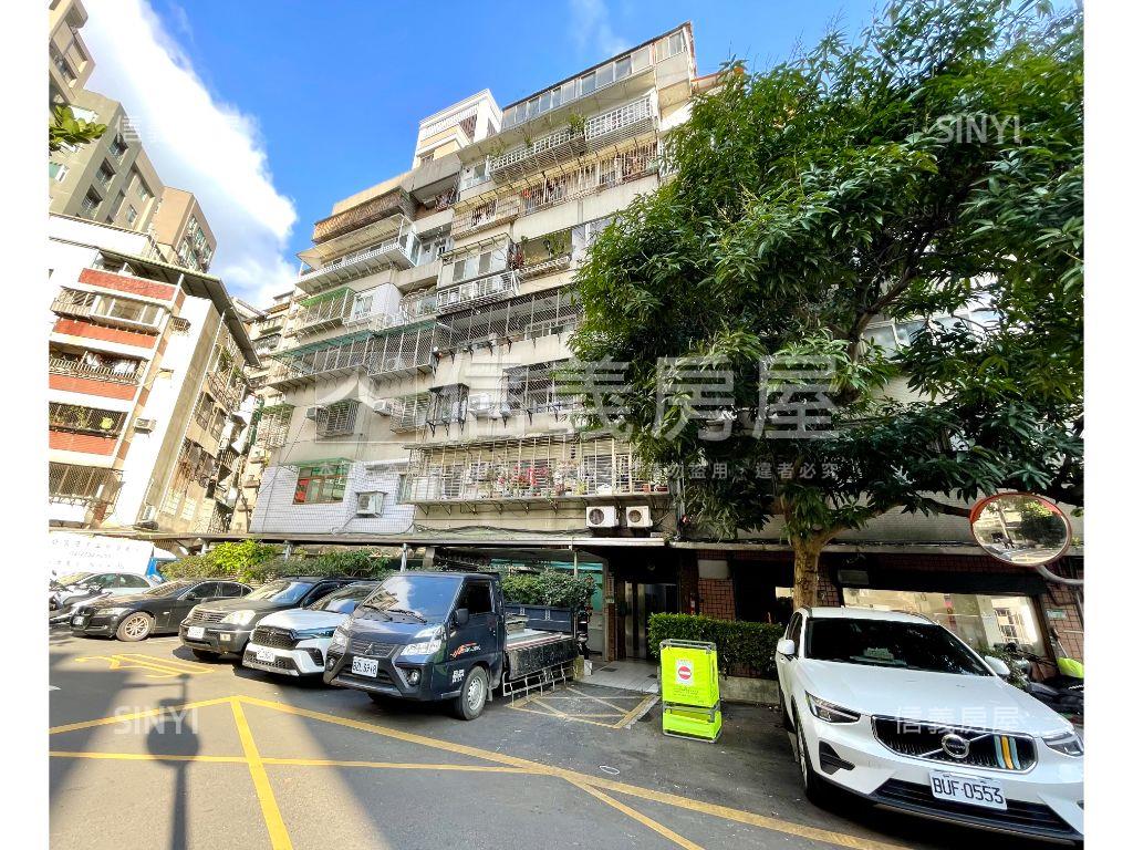 近遠企靜巷電梯管理美３房房屋室內格局與周邊環境