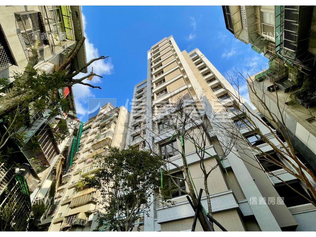 近遠企靜巷電梯管理美３房房屋室內格局與周邊環境