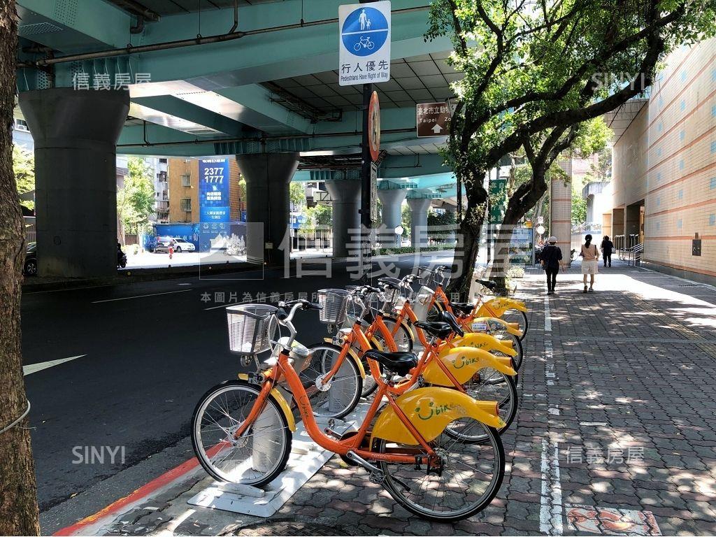 近遠企靜巷電梯管理美３房房屋室內格局與周邊環境