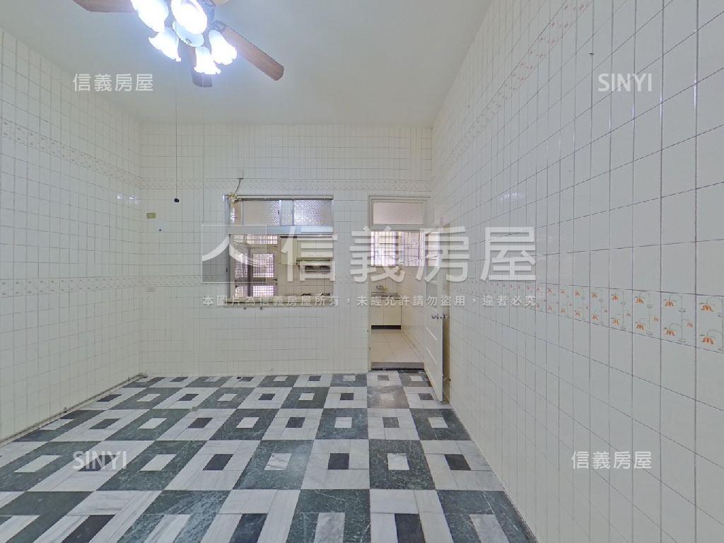 近曉陽商圈騎樓透天房屋室內格局與周邊環境