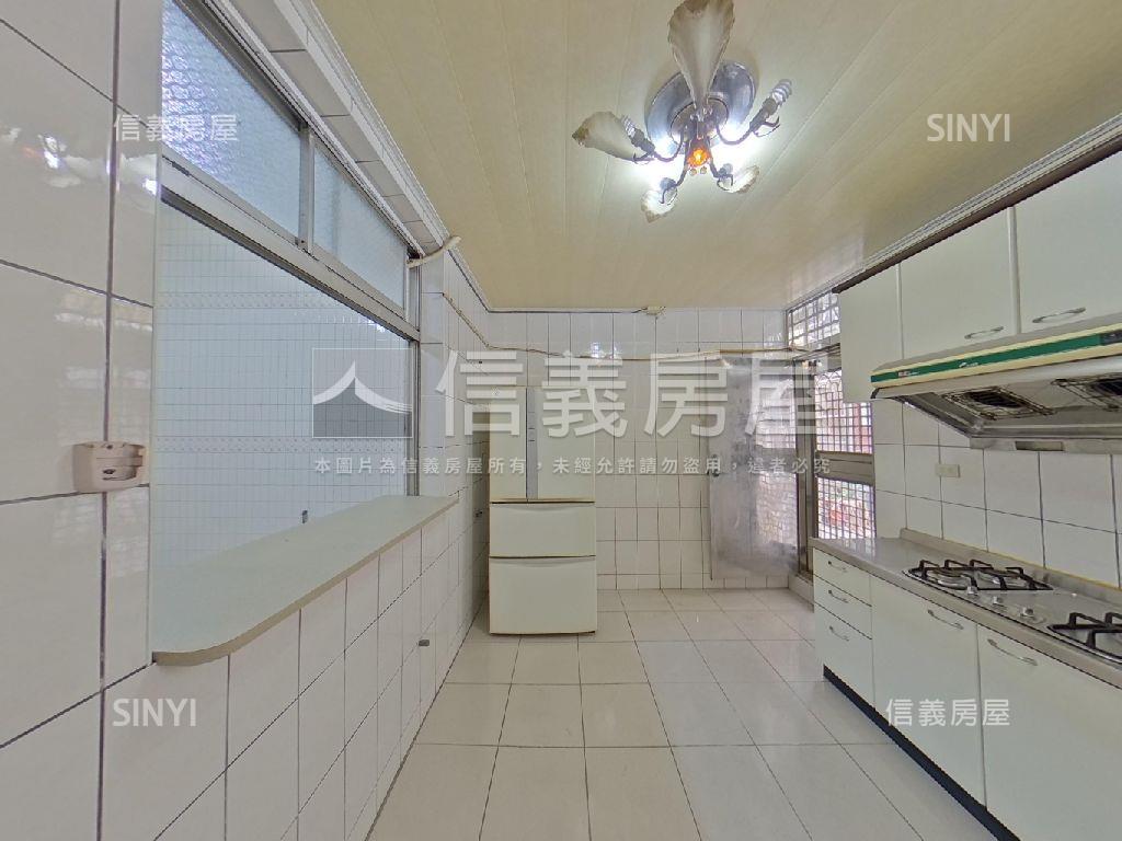 近曉陽商圈騎樓透天房屋室內格局與周邊環境