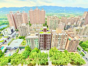 學勤晨曦碧連天