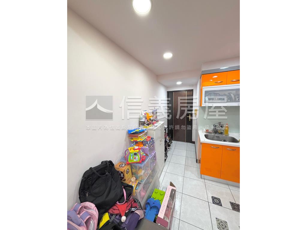 近菜寮捷運站高樓電梯兩房房屋室內格局與周邊環境