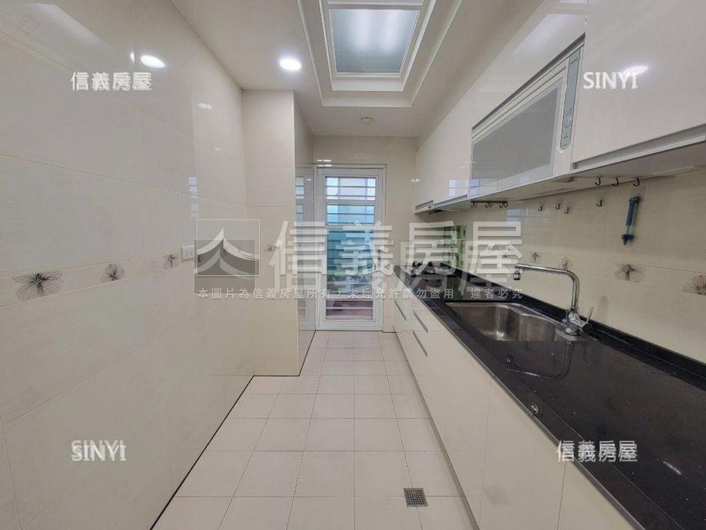 高樓層四房景觀豪邸雙車位房屋室內格局與周邊環境