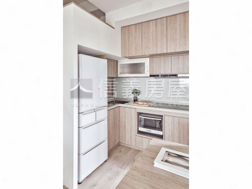 芳朵眺望綠意陽光露台戶房屋室內格局與周邊環境