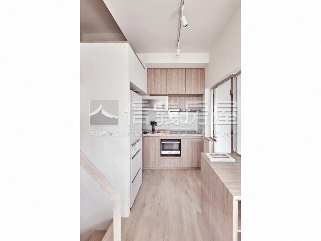 芳朵眺望綠意陽光露台戶房屋室內格局與周邊環境