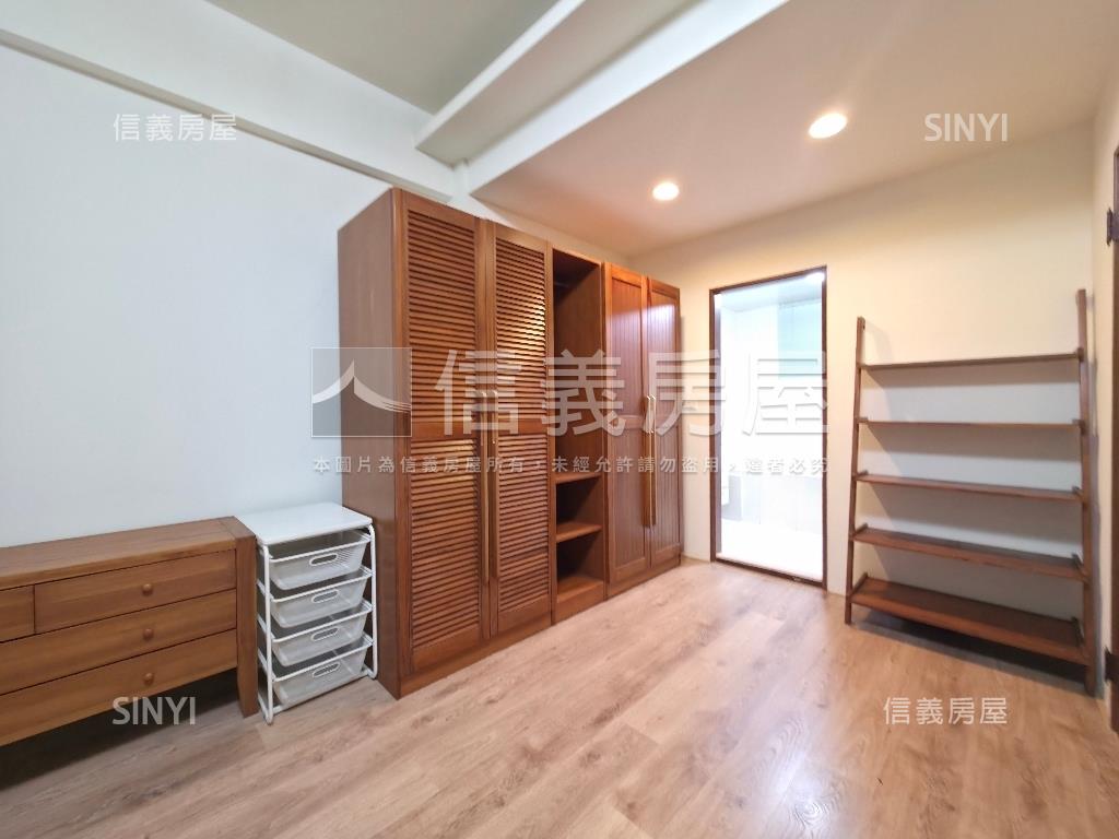 稀有牛埔帝寶車庫透天房屋室內格局與周邊環境