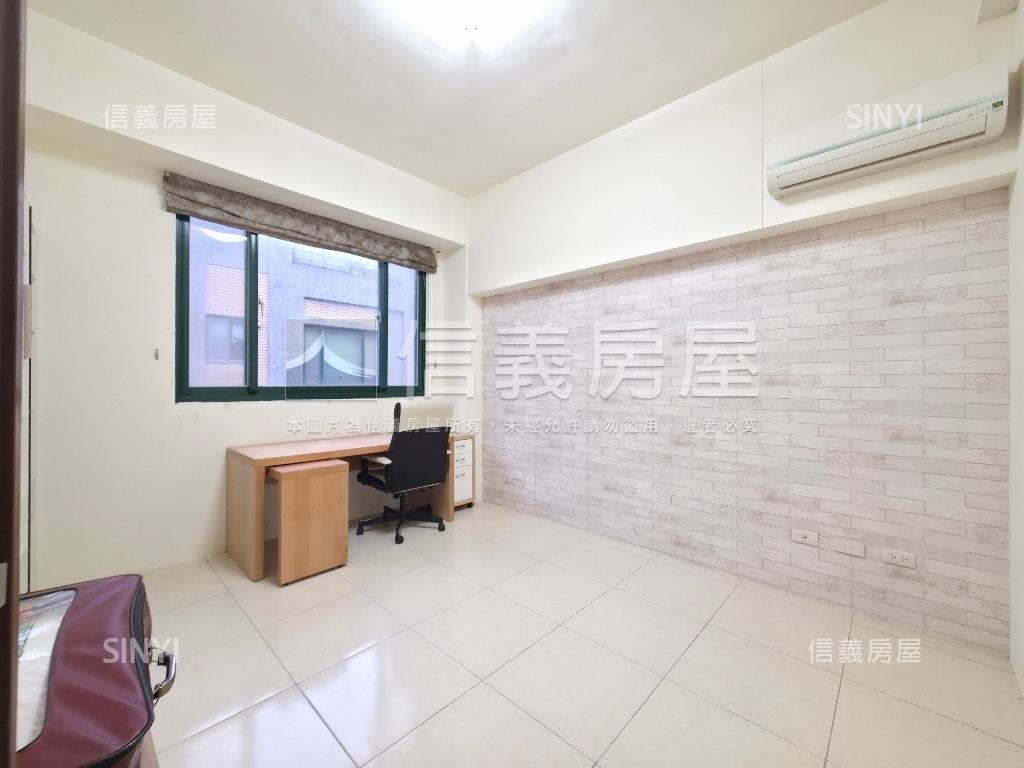 稀有牛埔帝寶車庫透天房屋室內格局與周邊環境