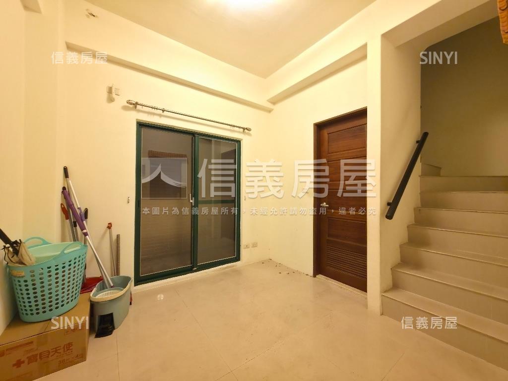 稀有牛埔帝寶車庫透天房屋室內格局與周邊環境