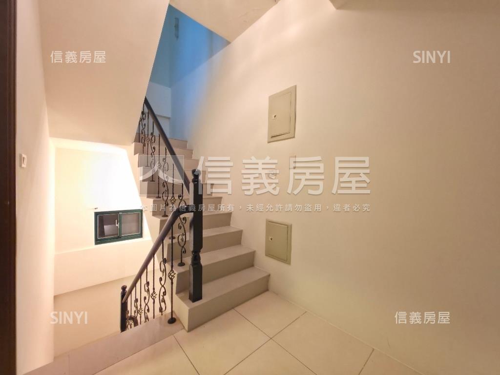 稀有牛埔帝寶車庫透天房屋室內格局與周邊環境