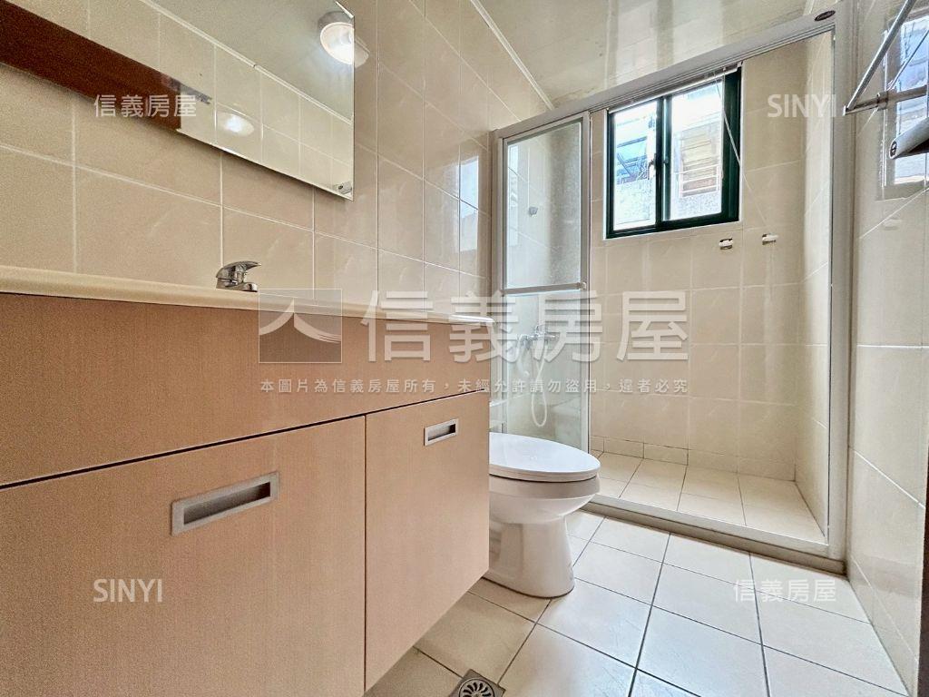專任牛埔社區管理車庫透天房屋室內格局與周邊環境