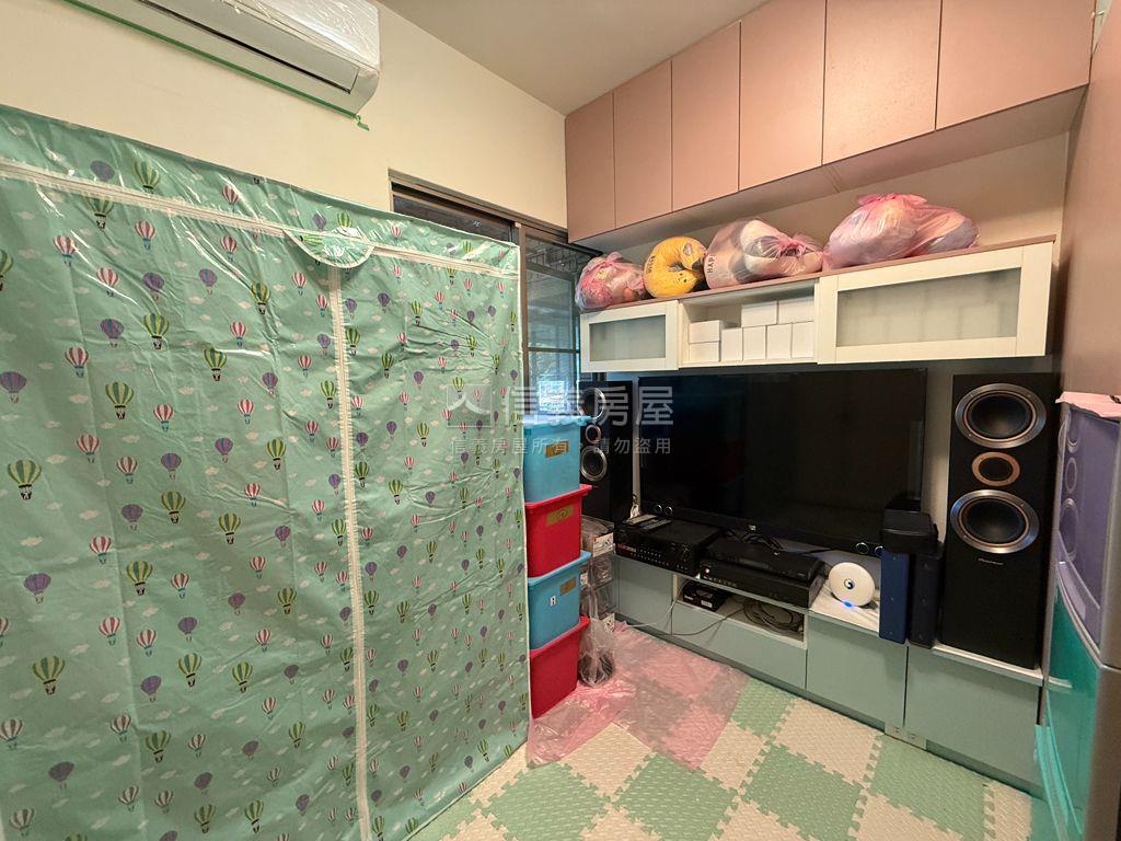綠園道裝潢３房美屋＋車位房屋室內格局與周邊環境