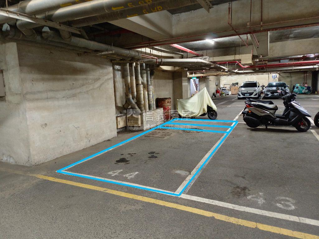 綠園道裝潢３房美屋＋車位房屋室內格局與周邊環境