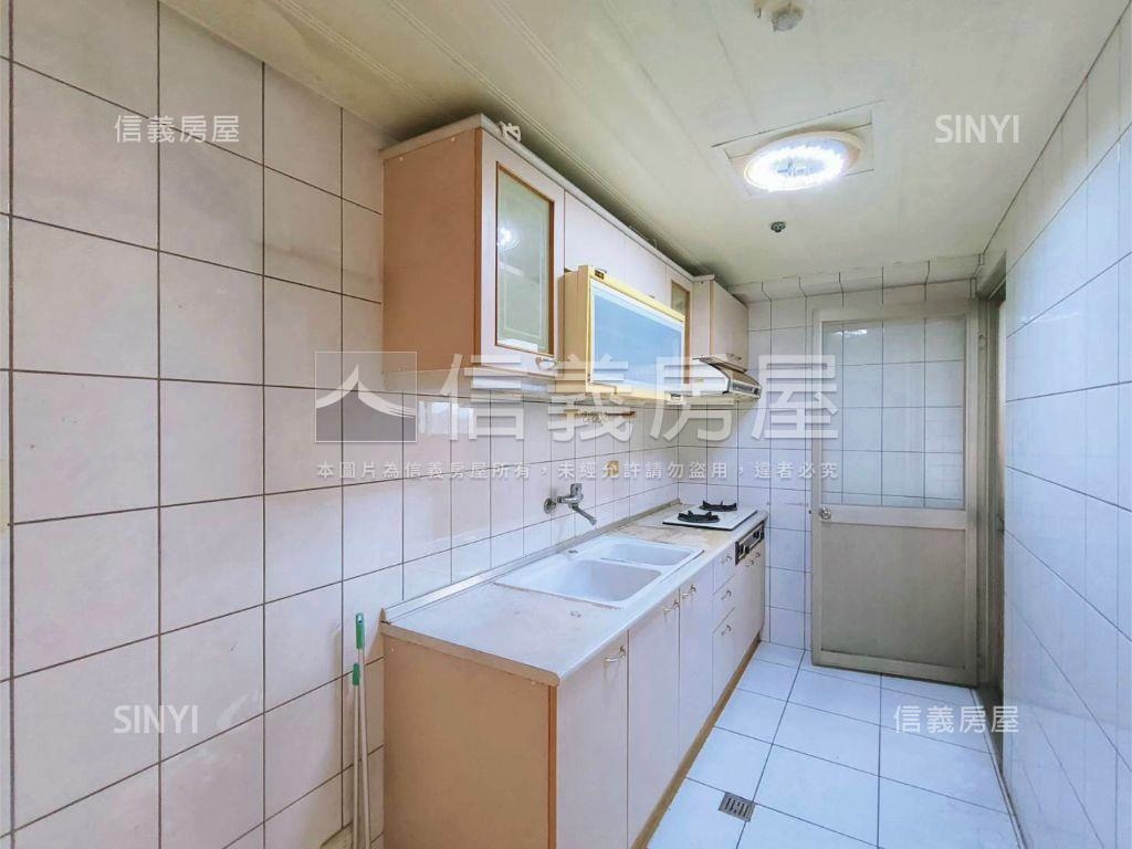 【ＶＲ】觀星台北三房車位房屋室內格局與周邊環境