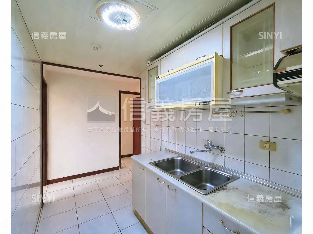 【ＶＲ】觀星台北三房車位房屋室內格局與周邊環境