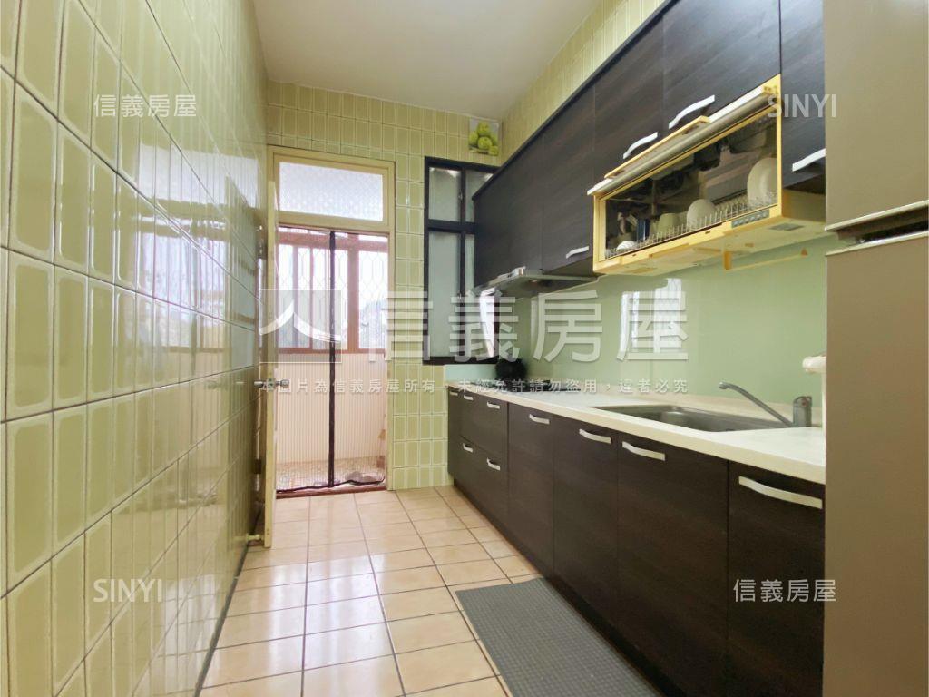 東園培英梯間屋況佳美寓房屋室內格局與周邊環境