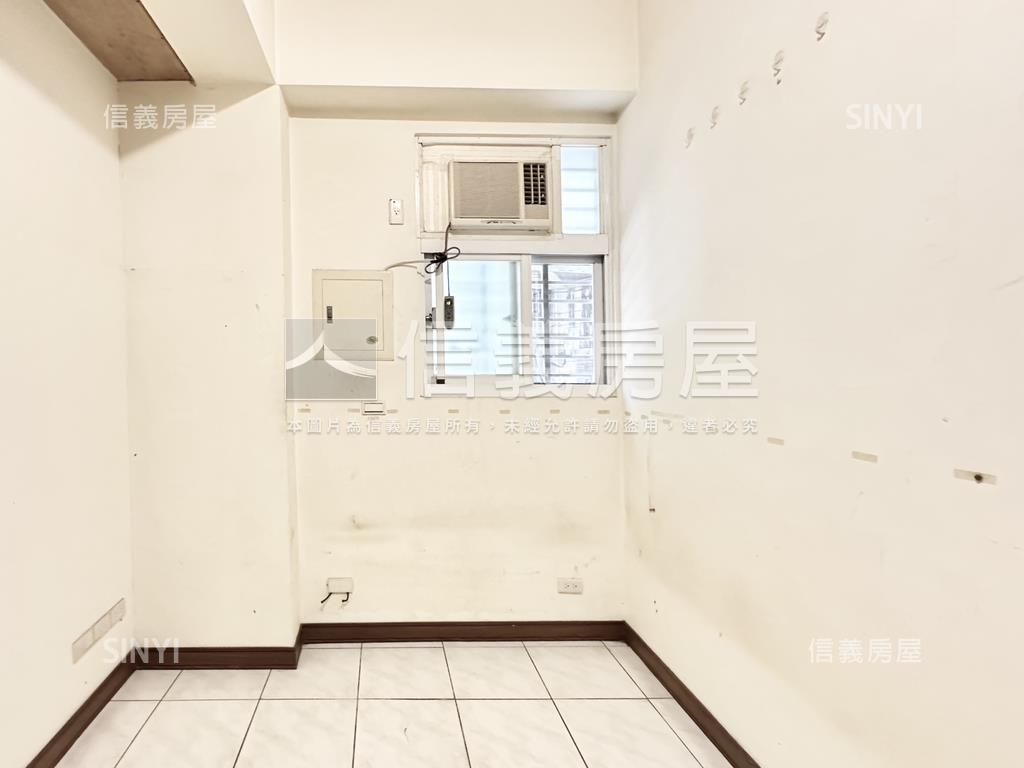 頂溪捷運邊間一樓房屋室內格局與周邊環境